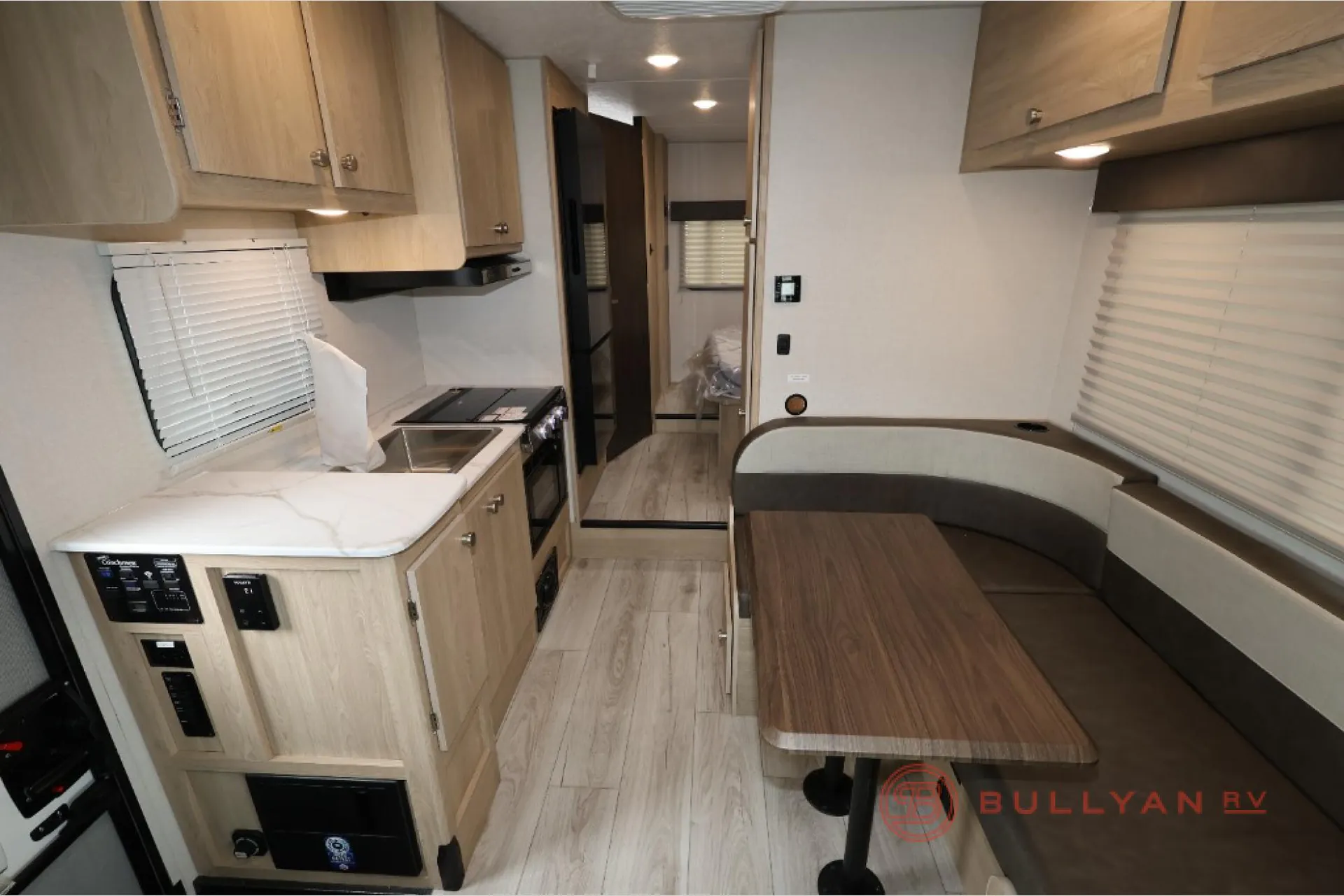 2025 Coachmen Leprechaun 210RSS FORD E 350 - Photo 3