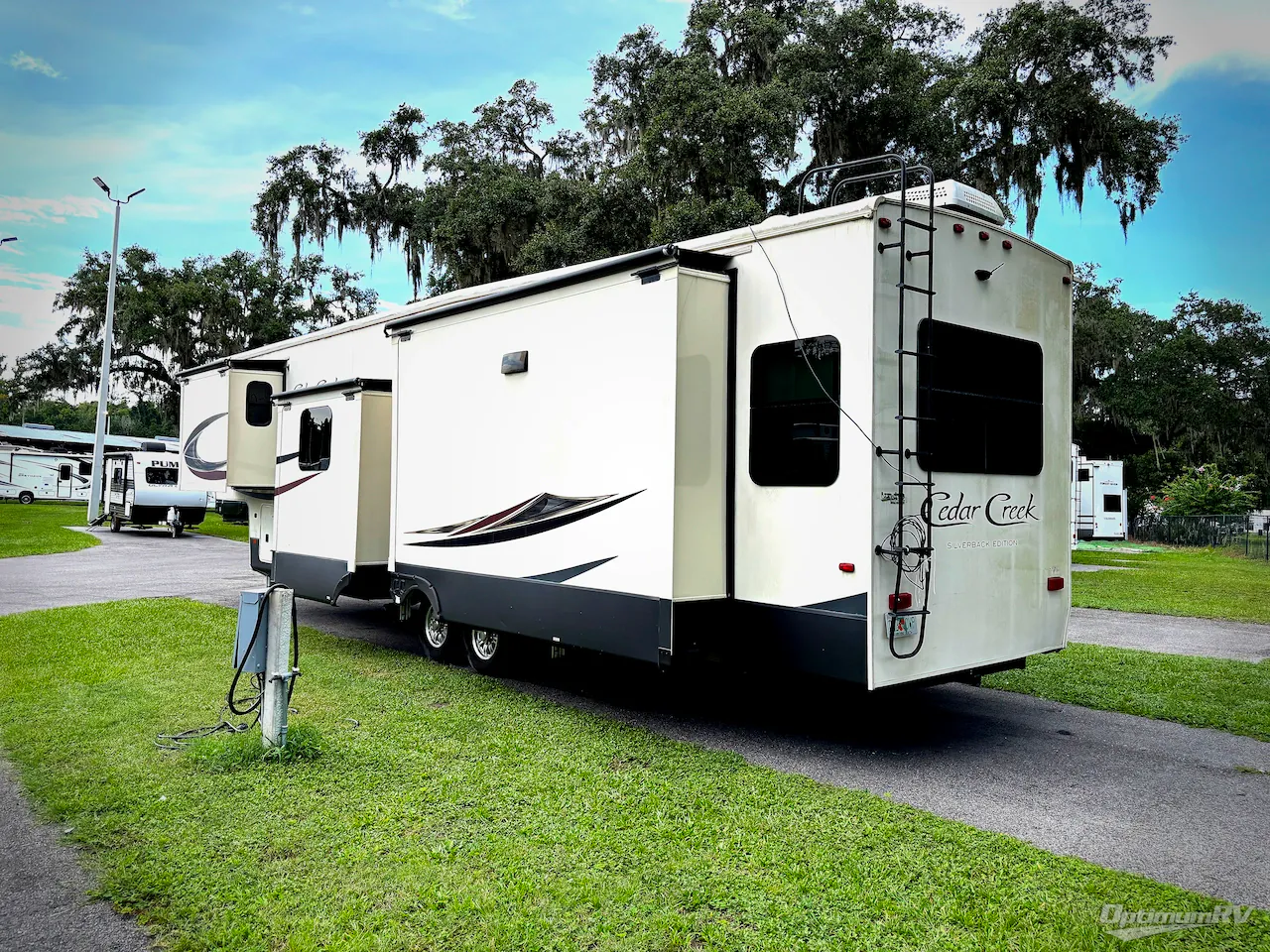 2020 Forest River Cedar Creek Silverback 37MBH - Photo 4