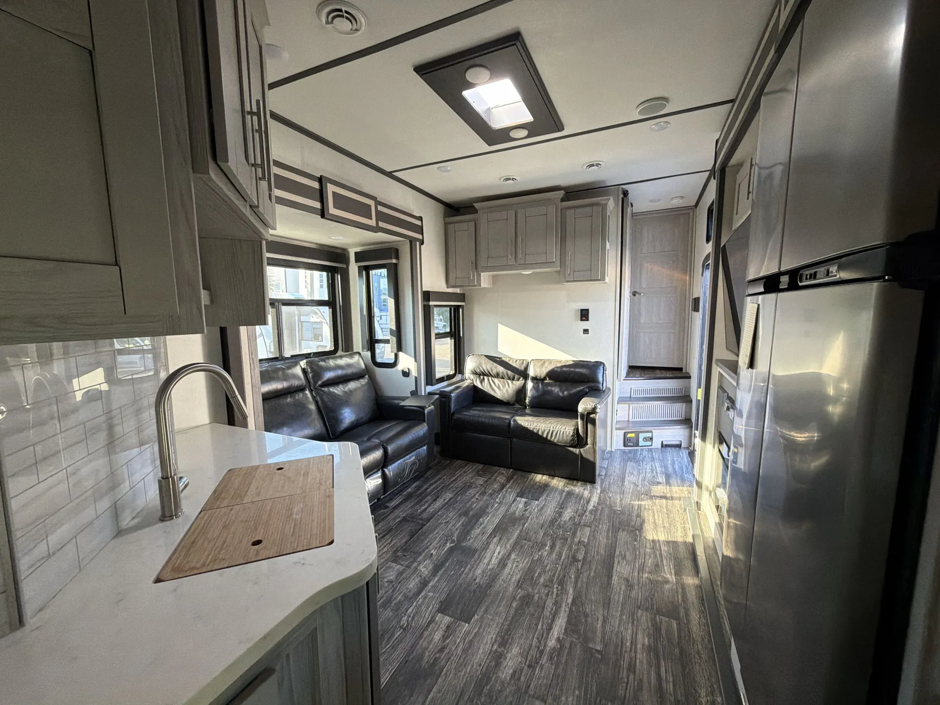 2022 Keystone Fuzion 379 — living area main