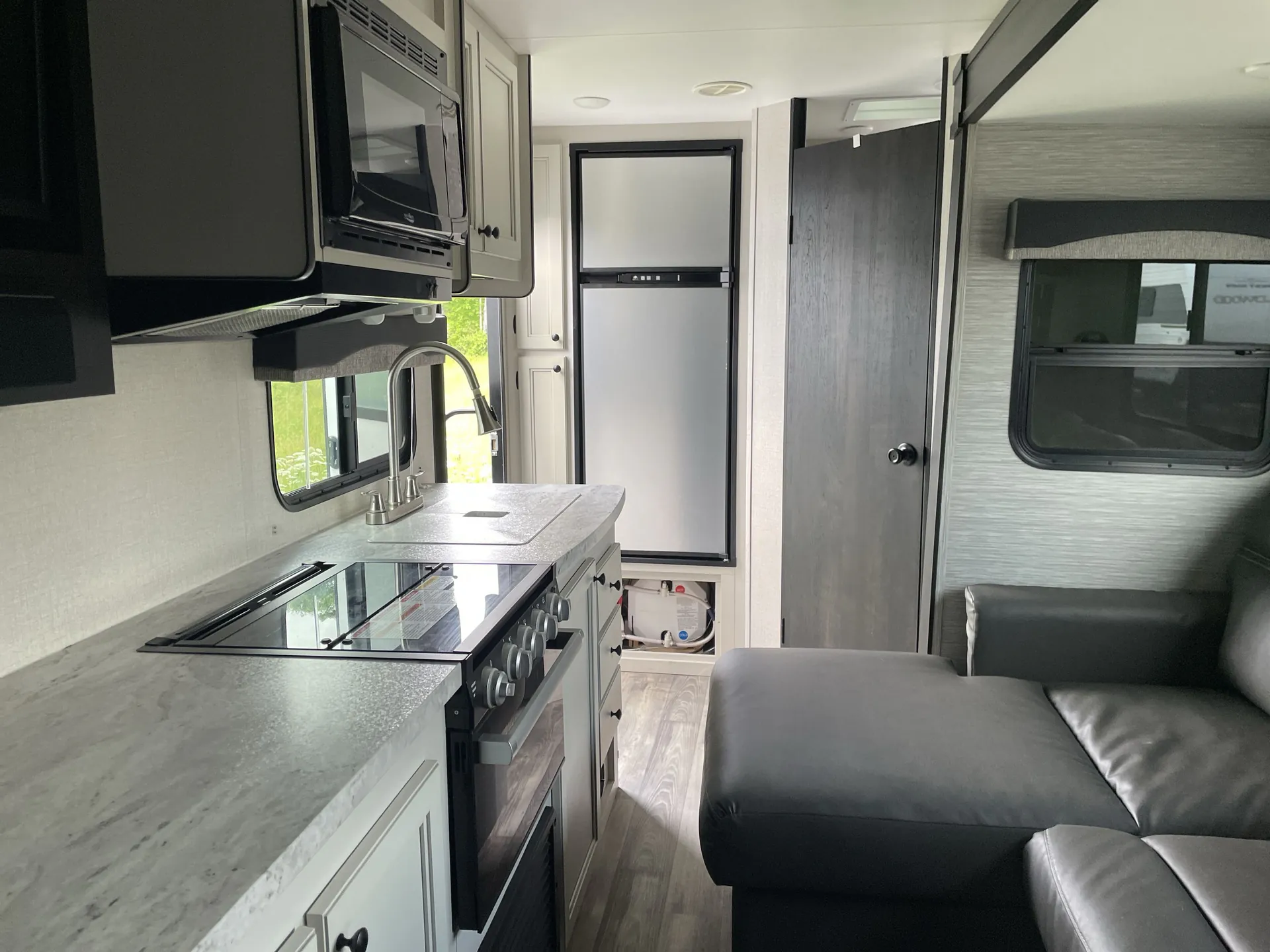 2022 Highland Ridge Range Lite 212FB — living area main