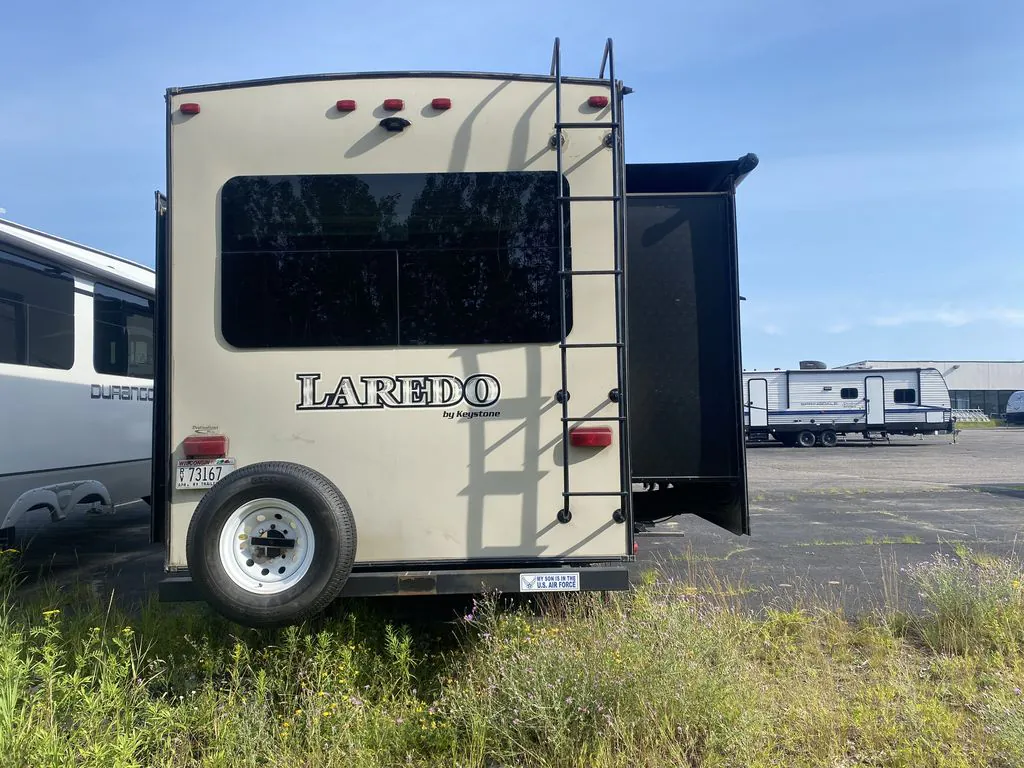 2018 Keystone Laredo 325RL - Photo 4