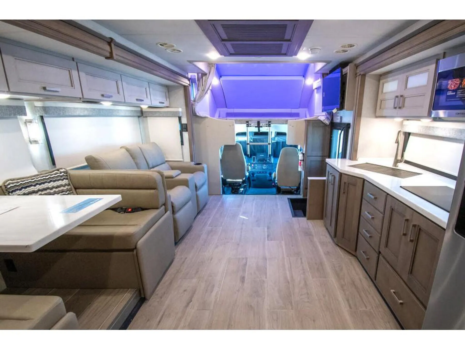 2026 Thor Motor Coach Pasadena SV 38XL - Photo 3