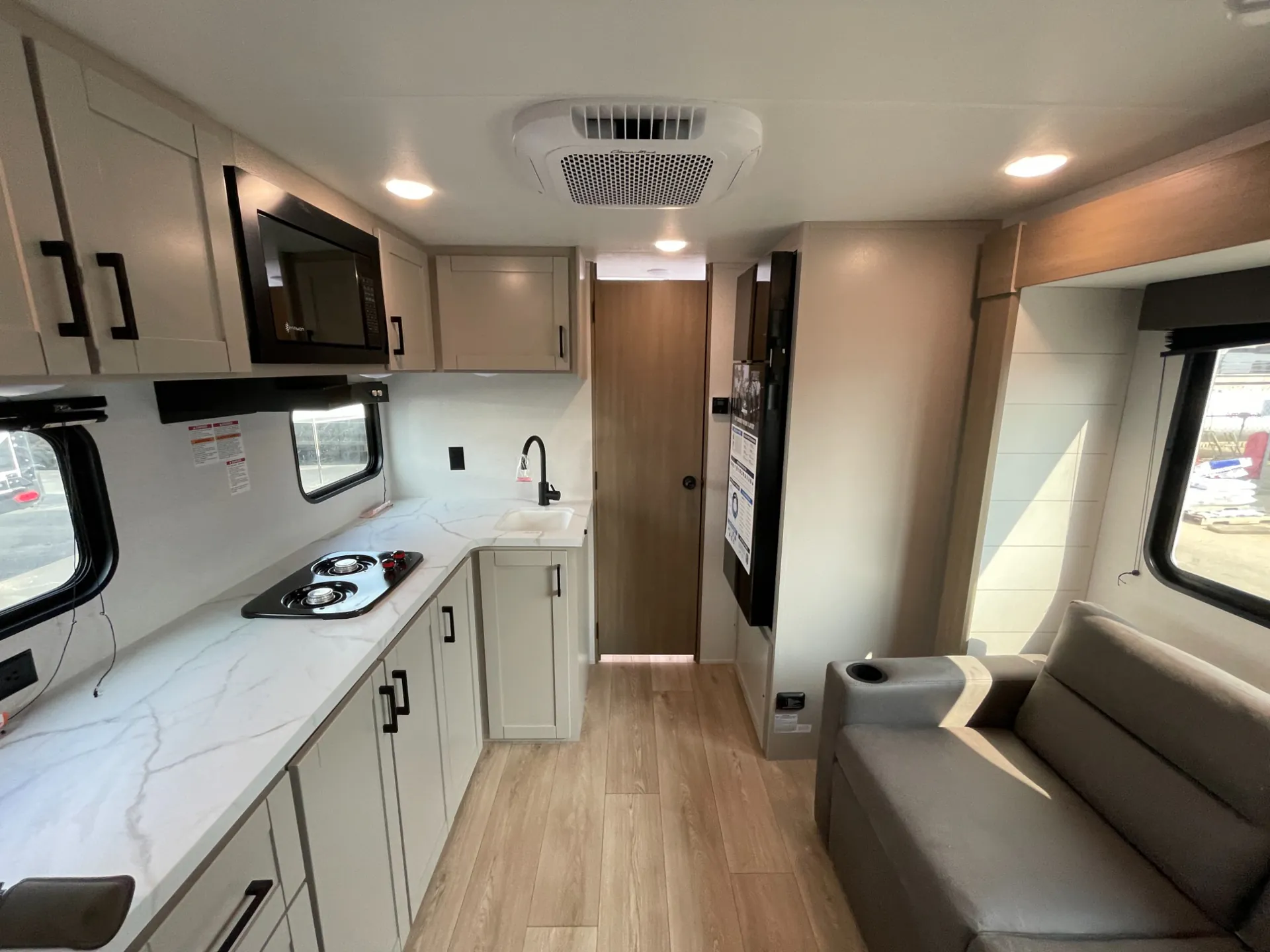 2027 Jayco Jay Flight 180LK — Photo 1
