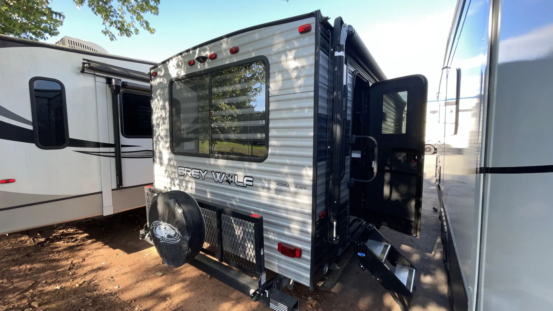 2021 Forest River Cherokee Grey Wolf 23MK — off campside