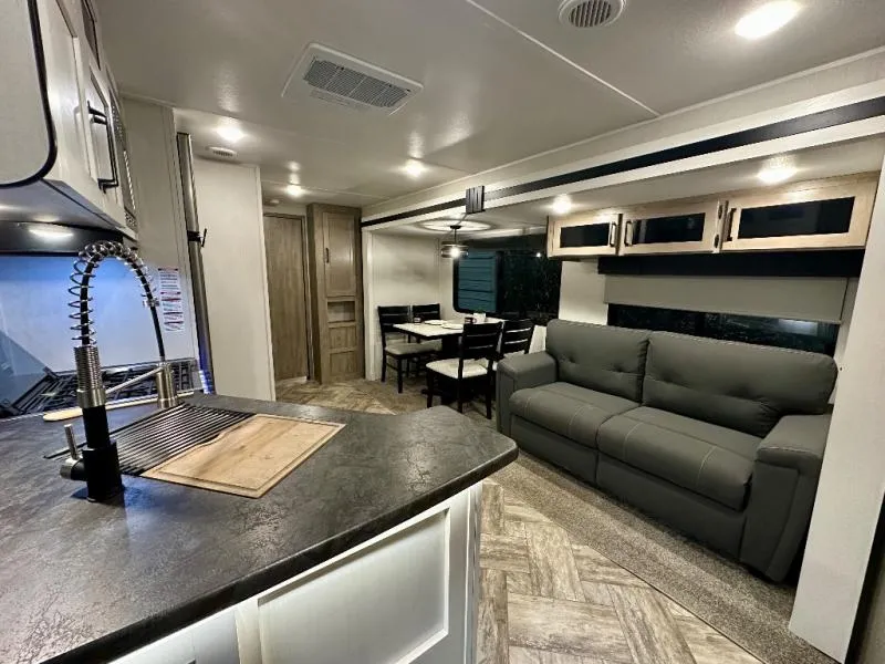 2023 Palomino Puma 32RBFQ - Photo 3
