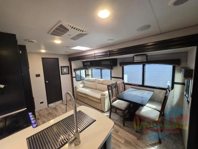 2021 Venture RV SportTrek Touring Edition 302VRB - Photo 2