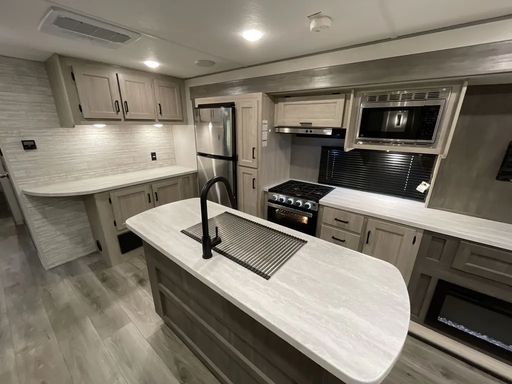 2024 Coachmen Catalina Legacy Edition 283FEDS, Photos photo 3