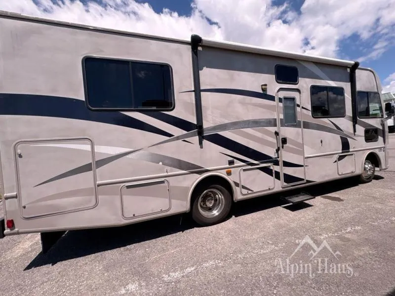 2013 Thor Motor Coach ACE Used    29.2 - Photo 2