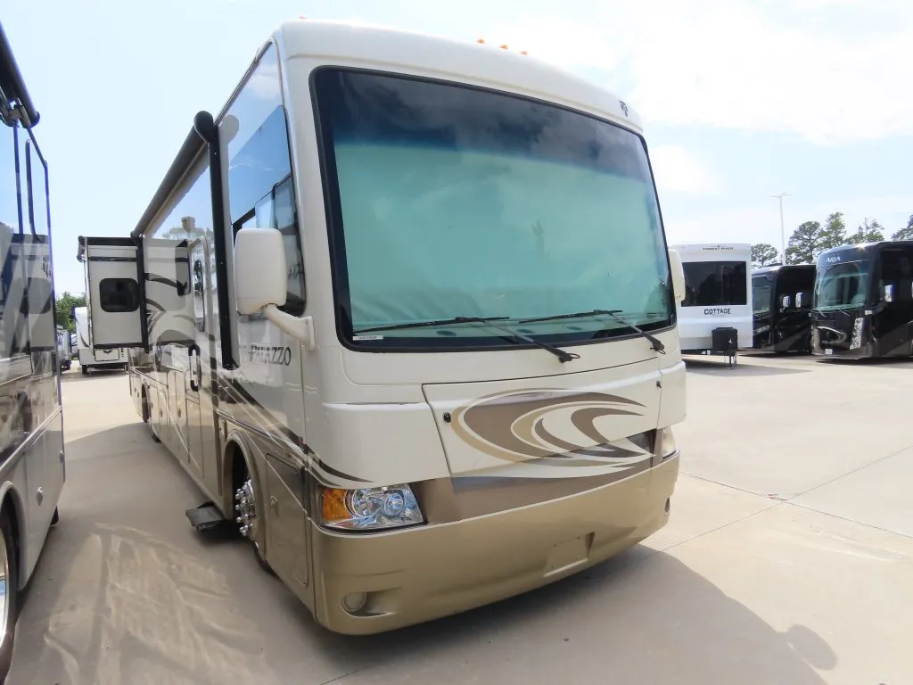 2015 Thor Motor Coach PALAZZO 36.1 Class A Diesel - Photo 2