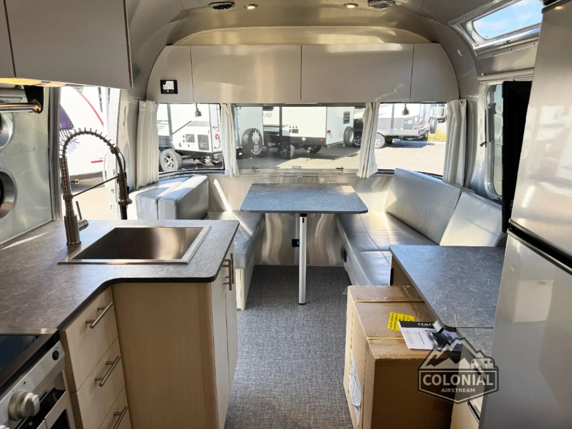 2023 Airstream Flying Cloud 25FB Twin - Photo 3