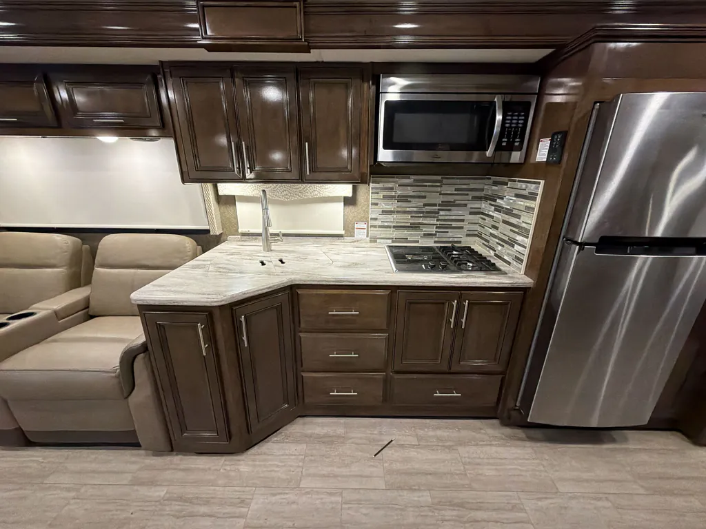 2020 Thor Motor Coach Challenger 35MQ, Photos photo 12
