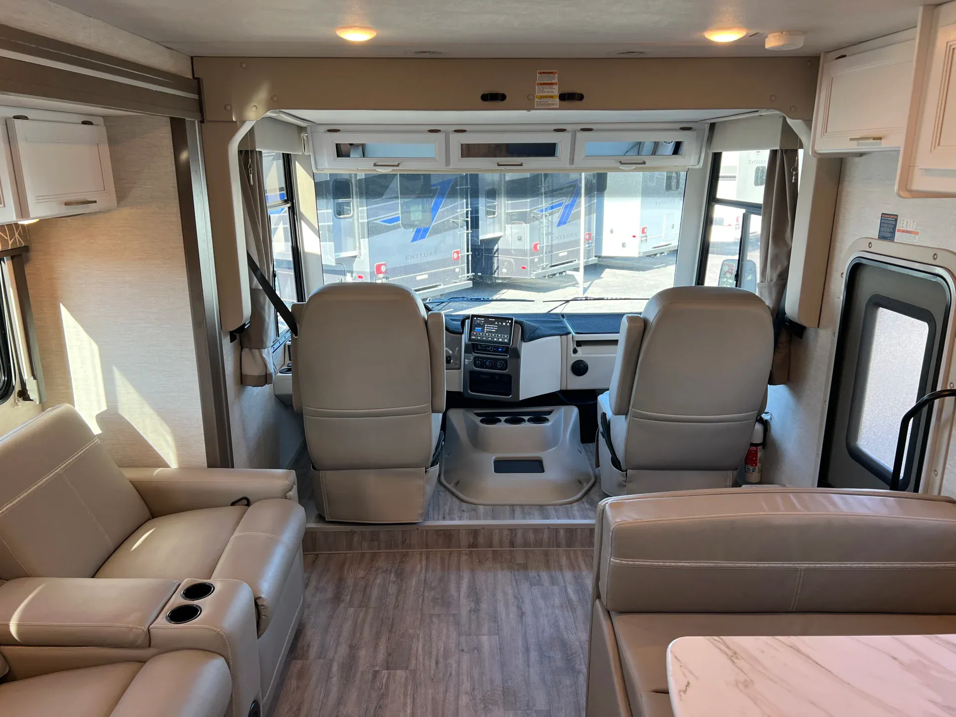 2025 Thor Motor Coach Resonate 29D - Photo 4