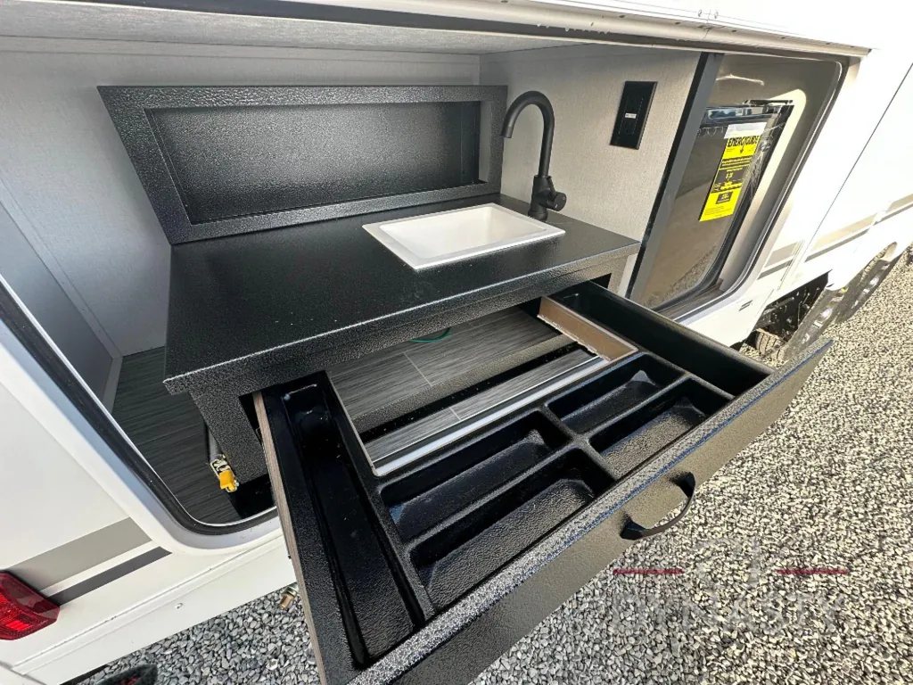 2025 Coachmen Freedom Express Select 31SE, Photos photo 11