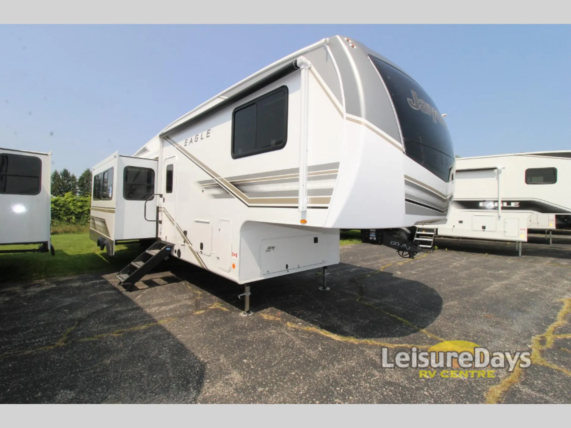 2027 Jayco Eagle 31RLT - Photo 2