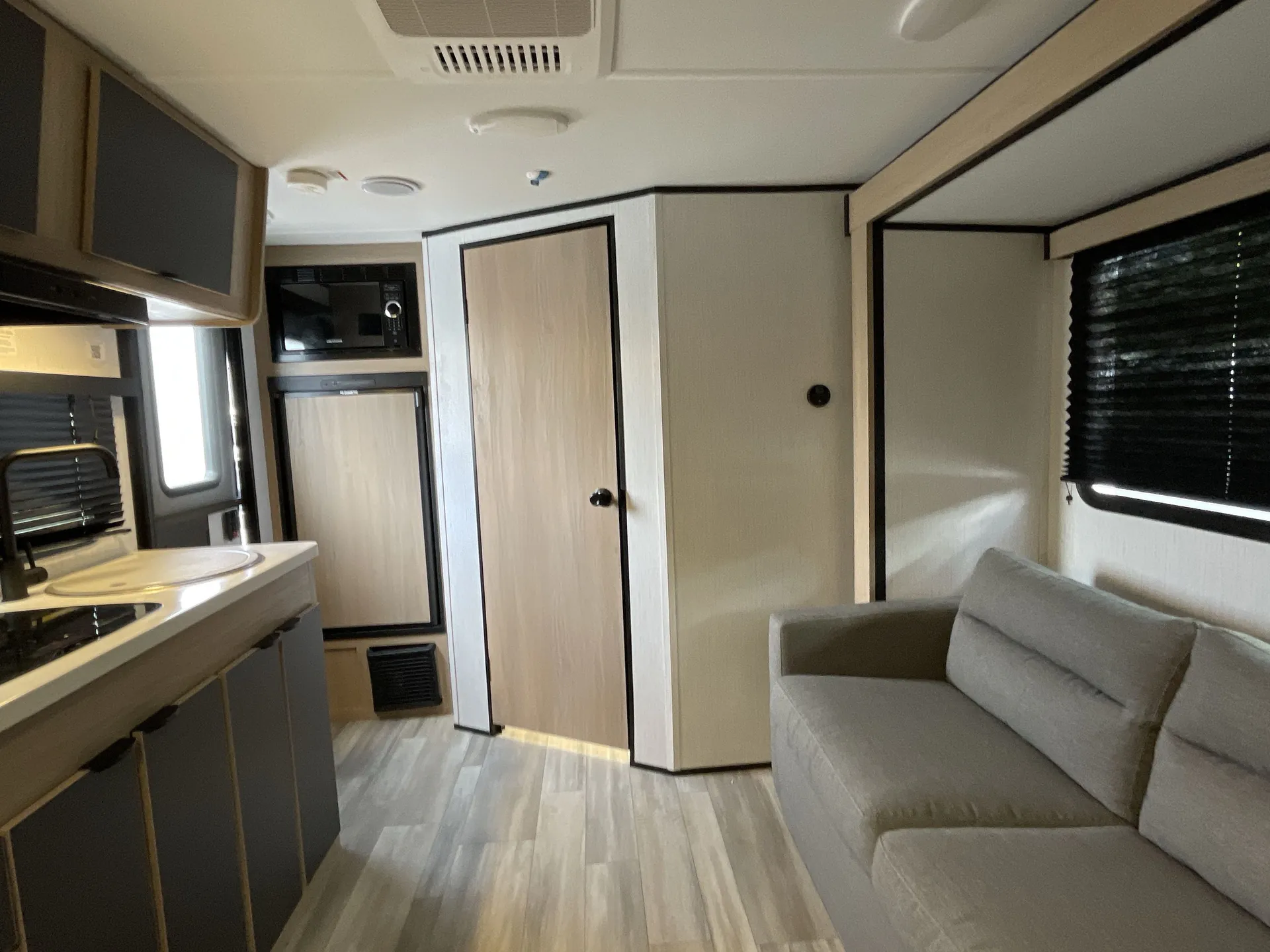 2023 Cruiser RV Hitch 18RBS — living area main