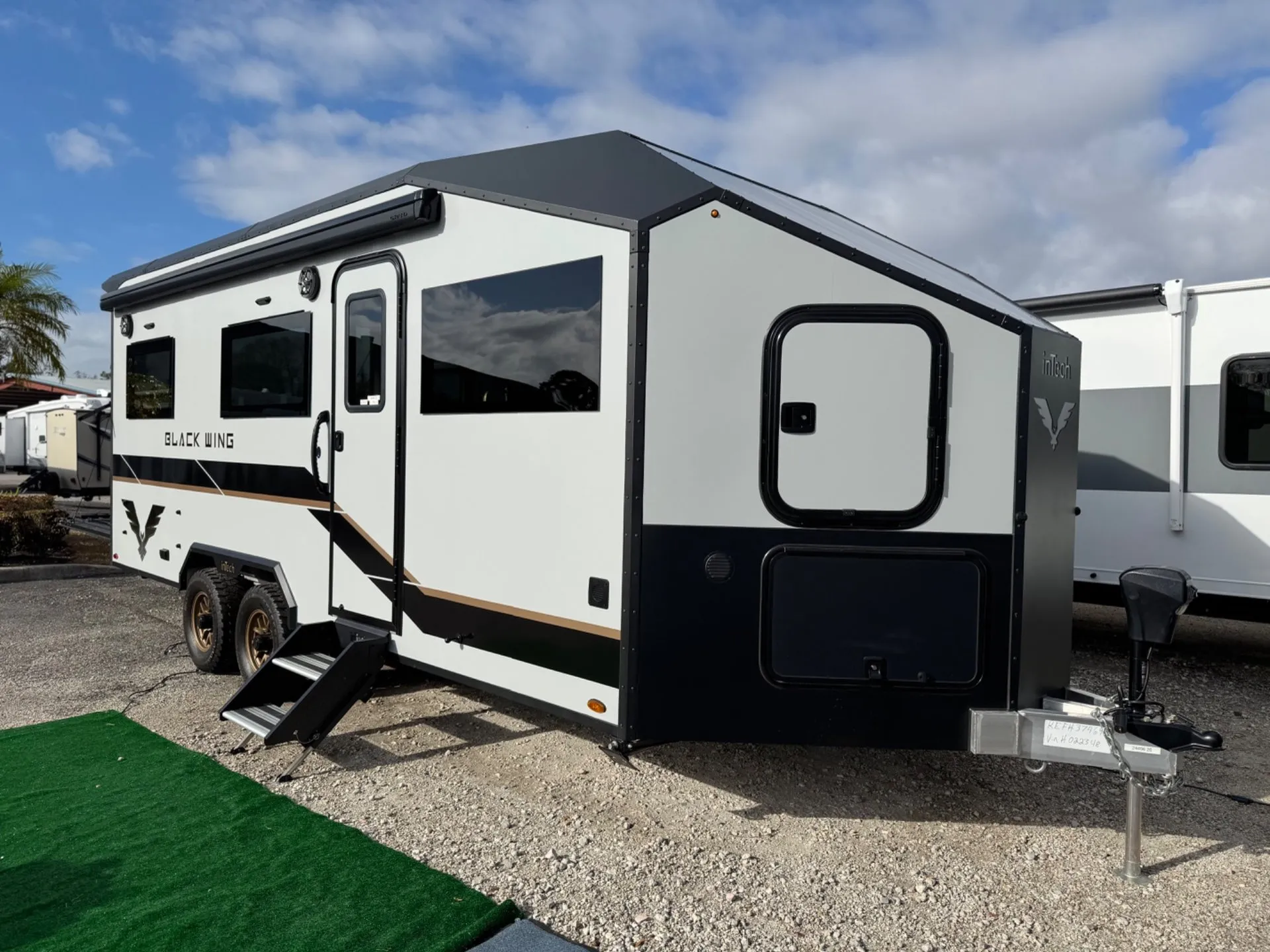 2026 inTech Black Wing 826 X - Photo 2