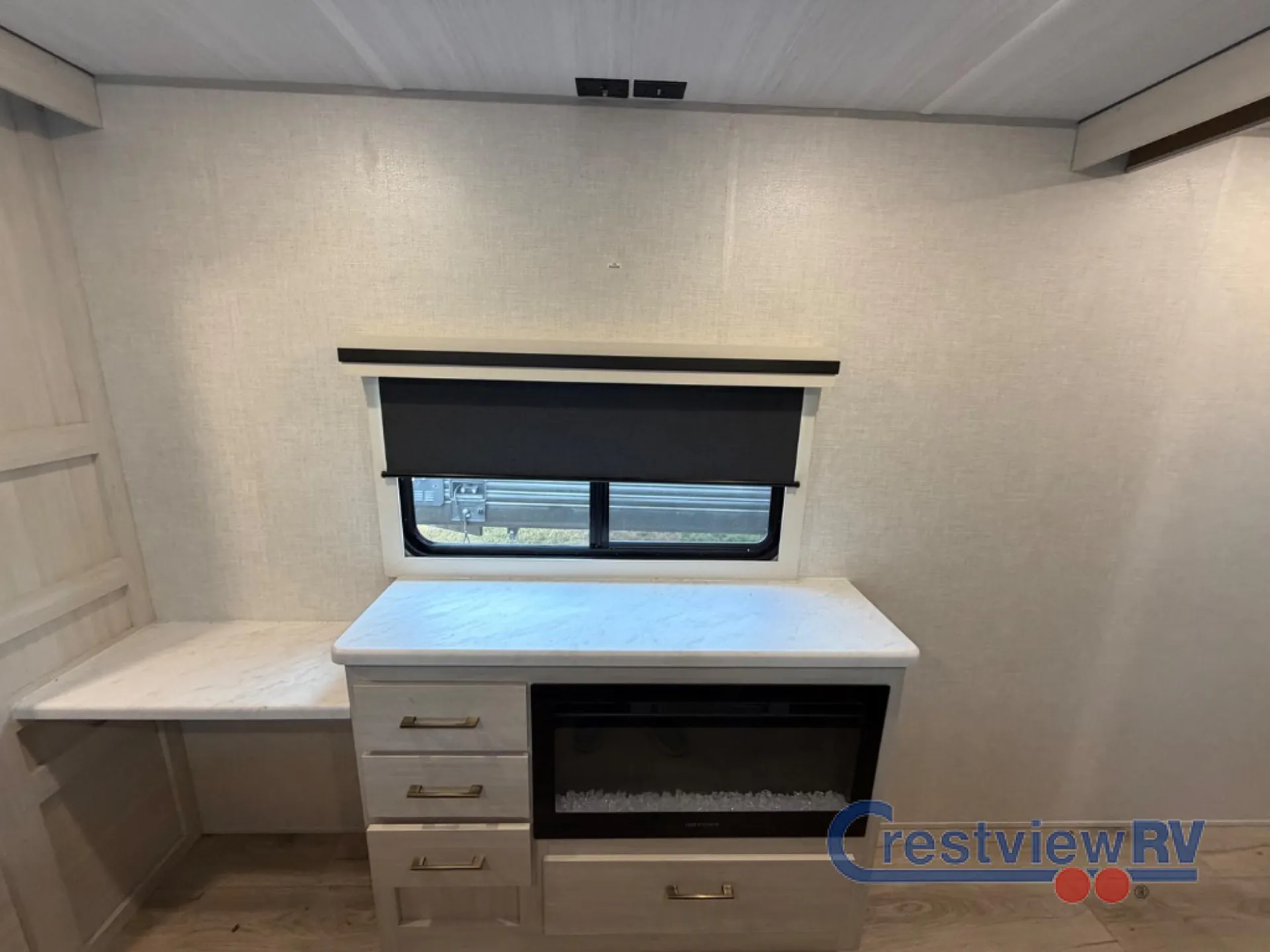 2025 Forest River Grand Surveyor 305RLBS — Photo 7