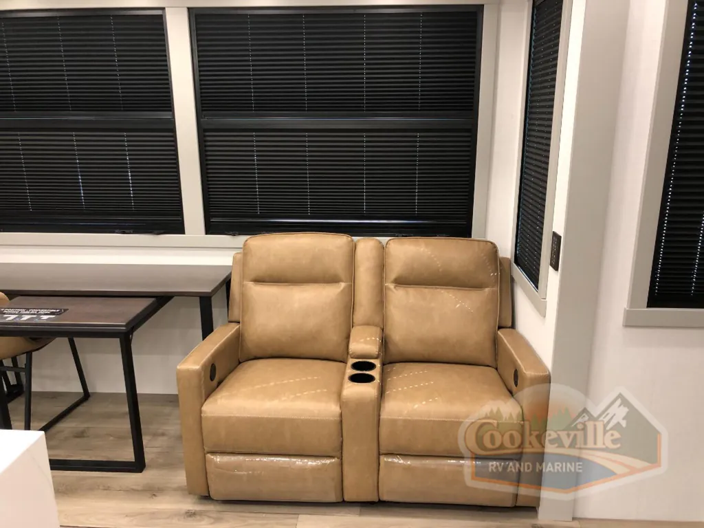 2026 Brinkley Model G 4100, Photos photo 9