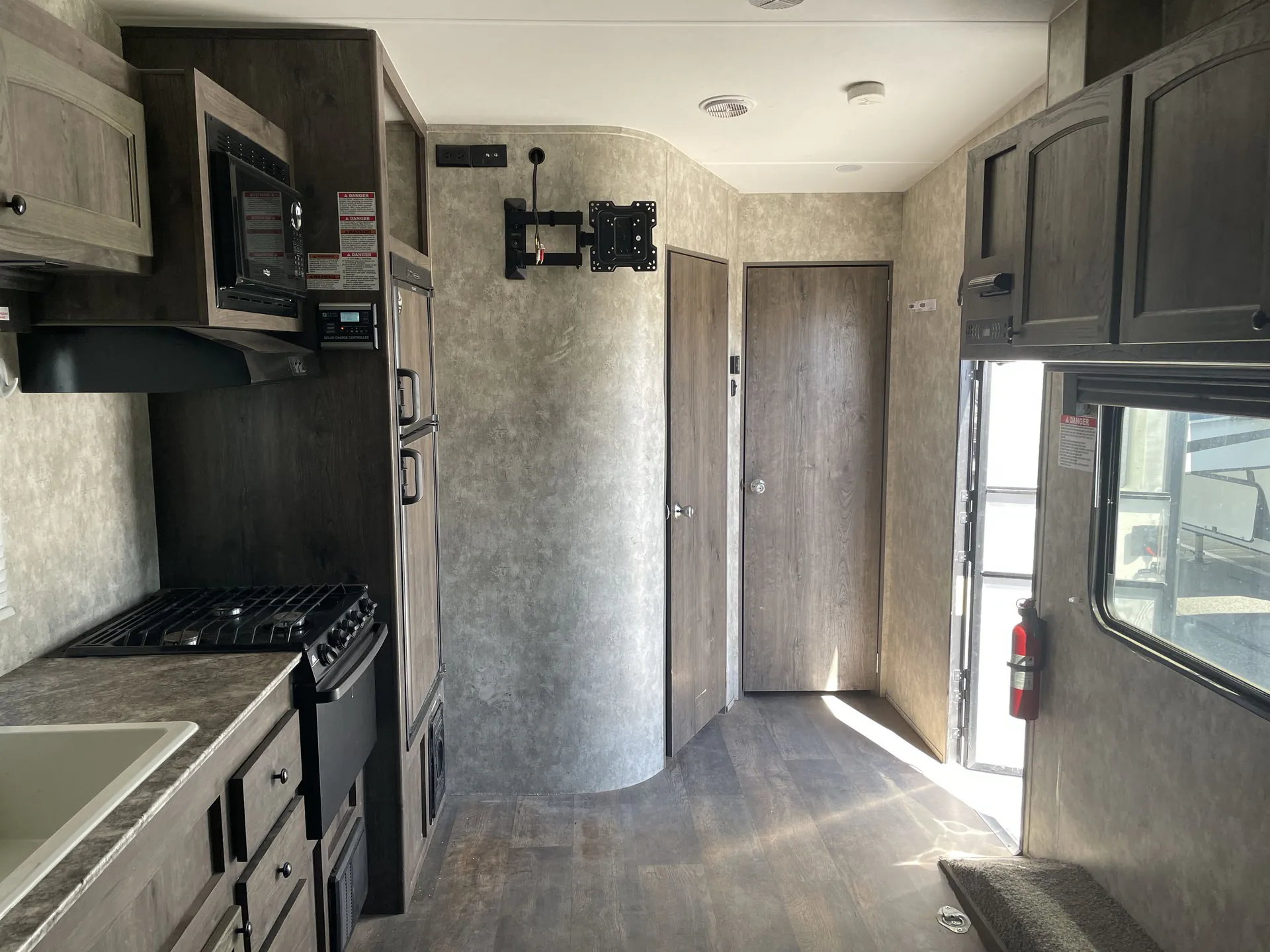 2018 eclipse rv Attitude Limited 21SA-LE - Photo 4