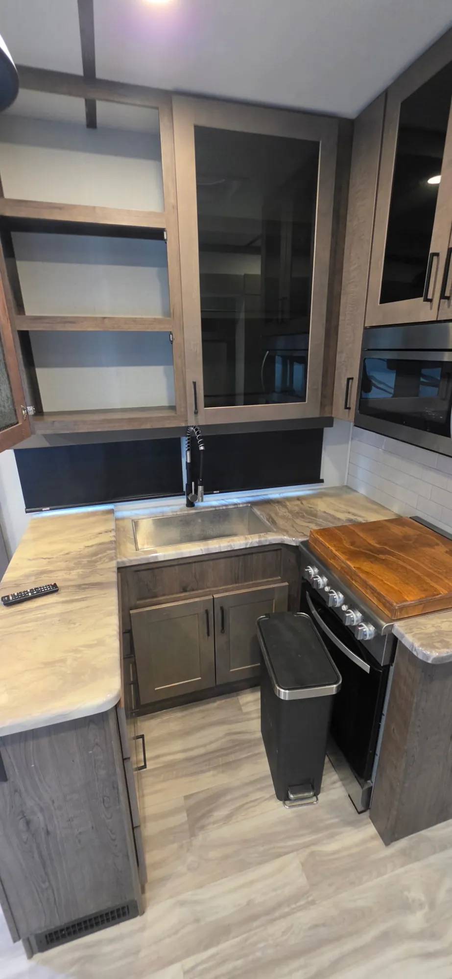 2021 Alliance RV Valor 40V13 - Photo 3