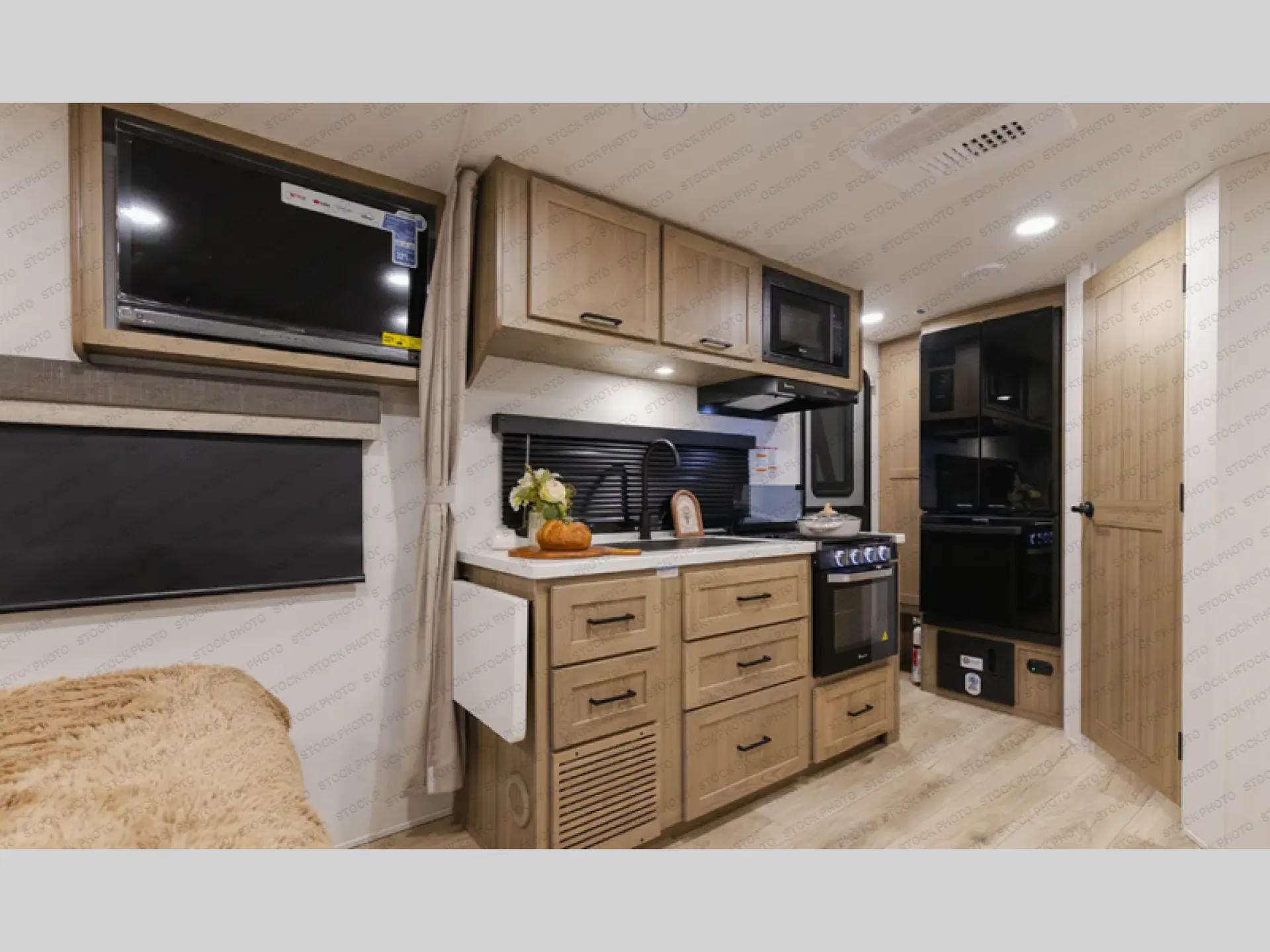 2027 Forest River Rockwood Mini Lite 2109S - Photo 3