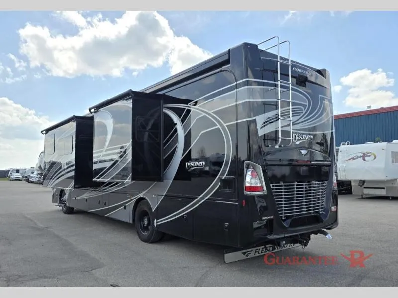 2025 Fleetwood RV Discovery 40M - Photo 4