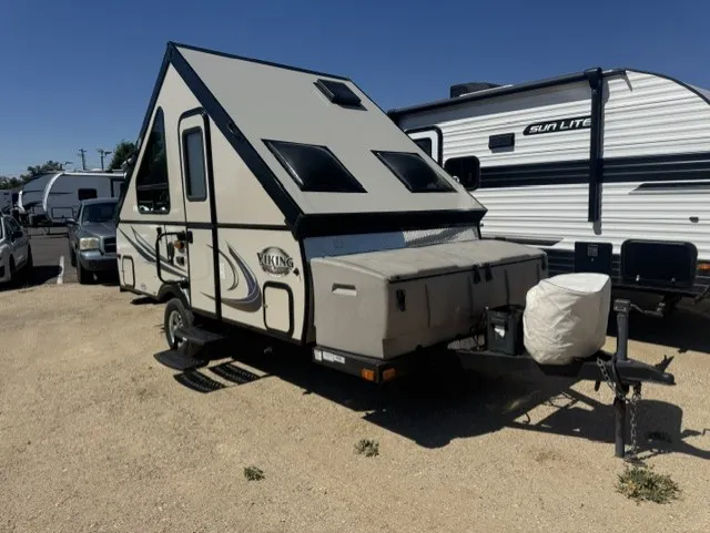 2016 VIKING LEGEND 12RBST - Photo 2