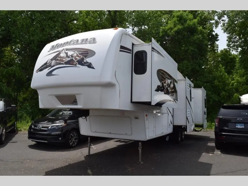 2006 Keystone RV Montana 3400RL - Photo 2