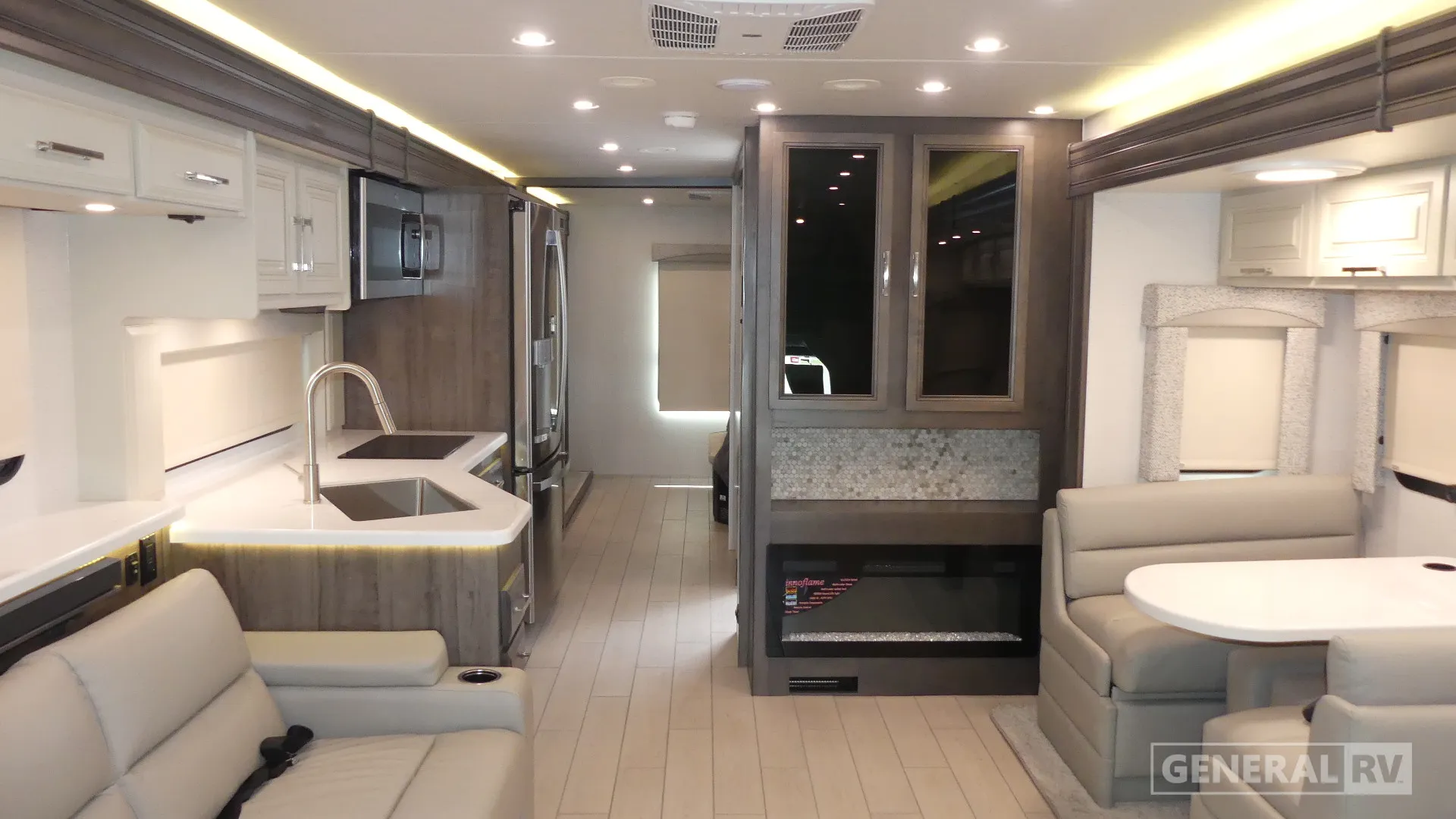 2026 Entegra Coach Accolade XL 37M - Photo 3