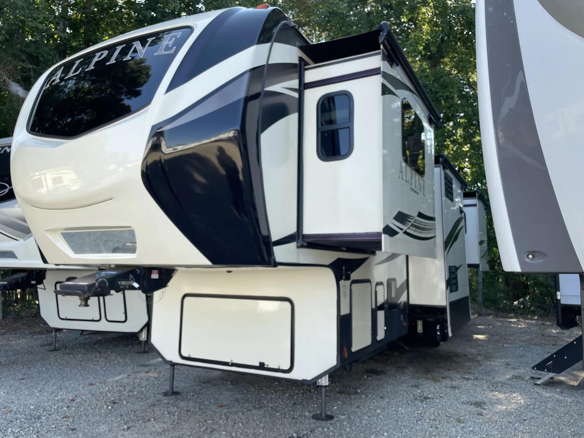 2019 Keystone Alpine 3700FL - Photo 4