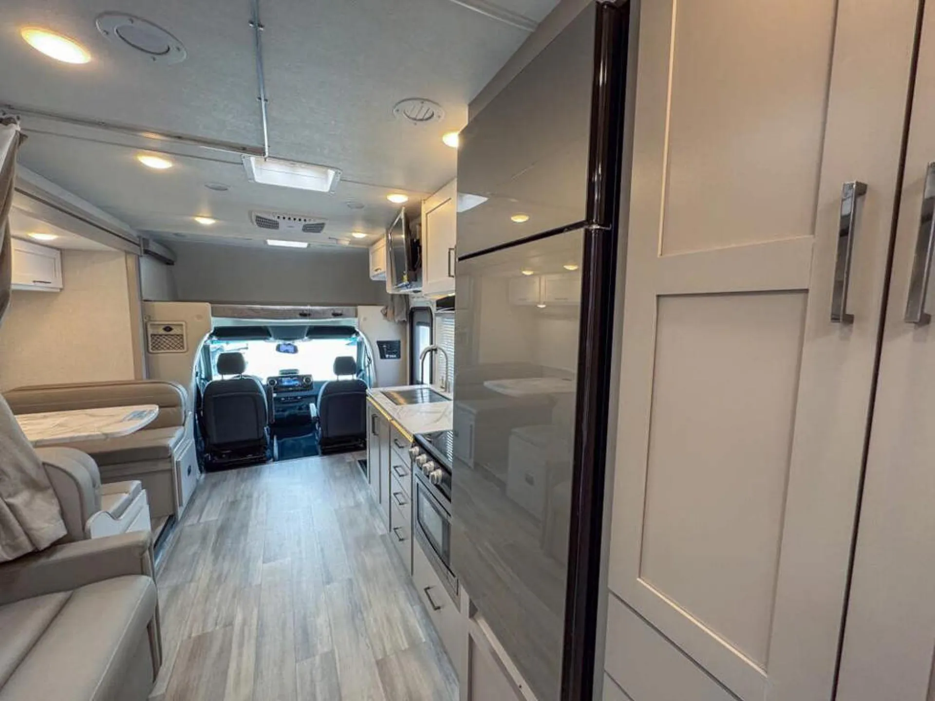2026 Thor Motor Coach Geneva 24VP - Photo 3