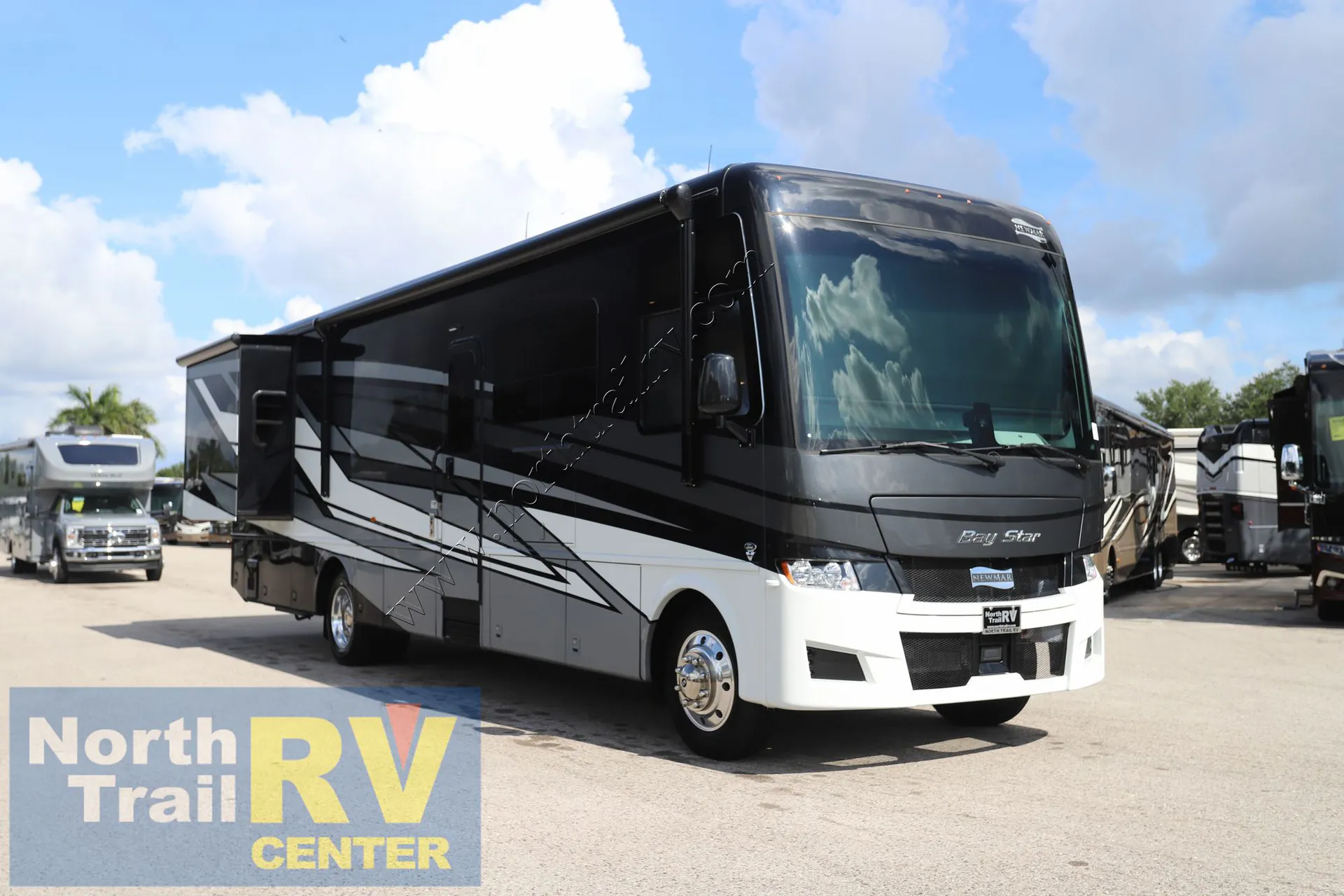 2027 Newmar Bay Star 3640 - Photo 2