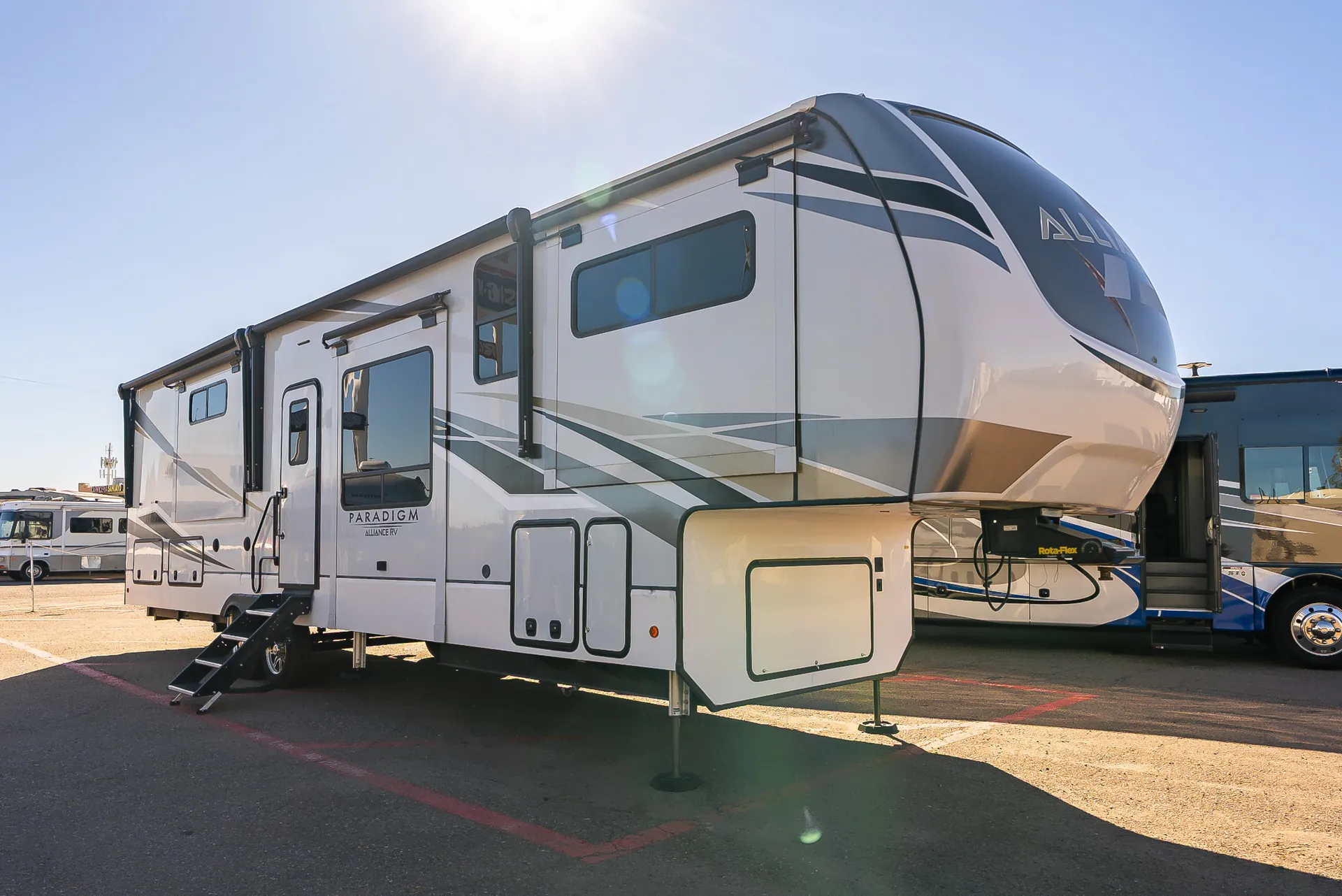2021 Alliance RV Paradigm 385FL - Photo 2
