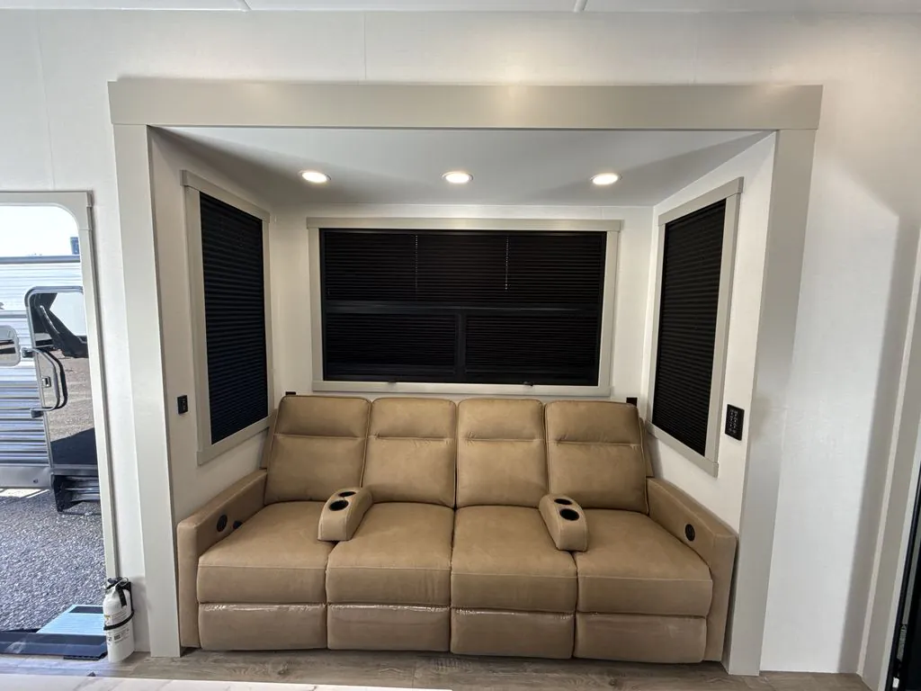 2026 Brinkley Model G 4000, Photos photo 19