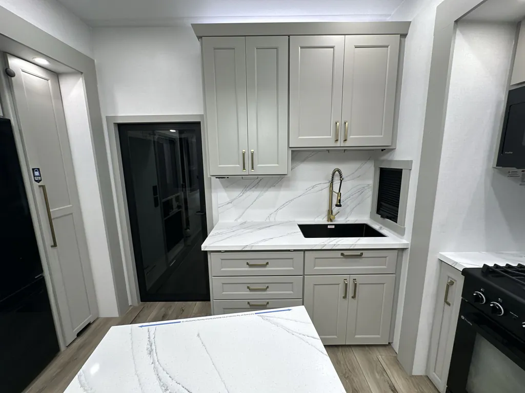 2026 Brinkley Model G 3520, Photos photo 15