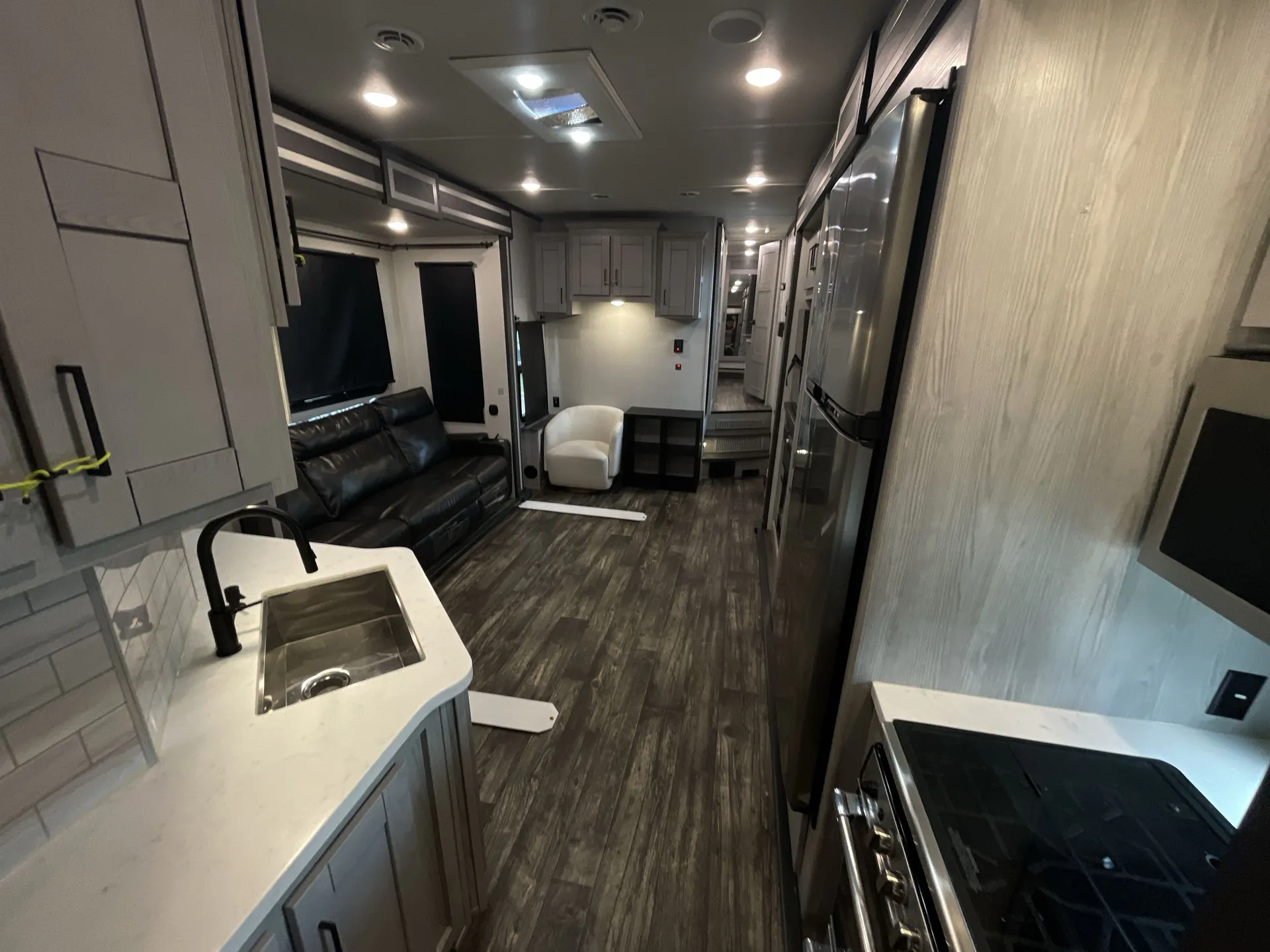 2022 Keystone Fuzion 428 — living area main