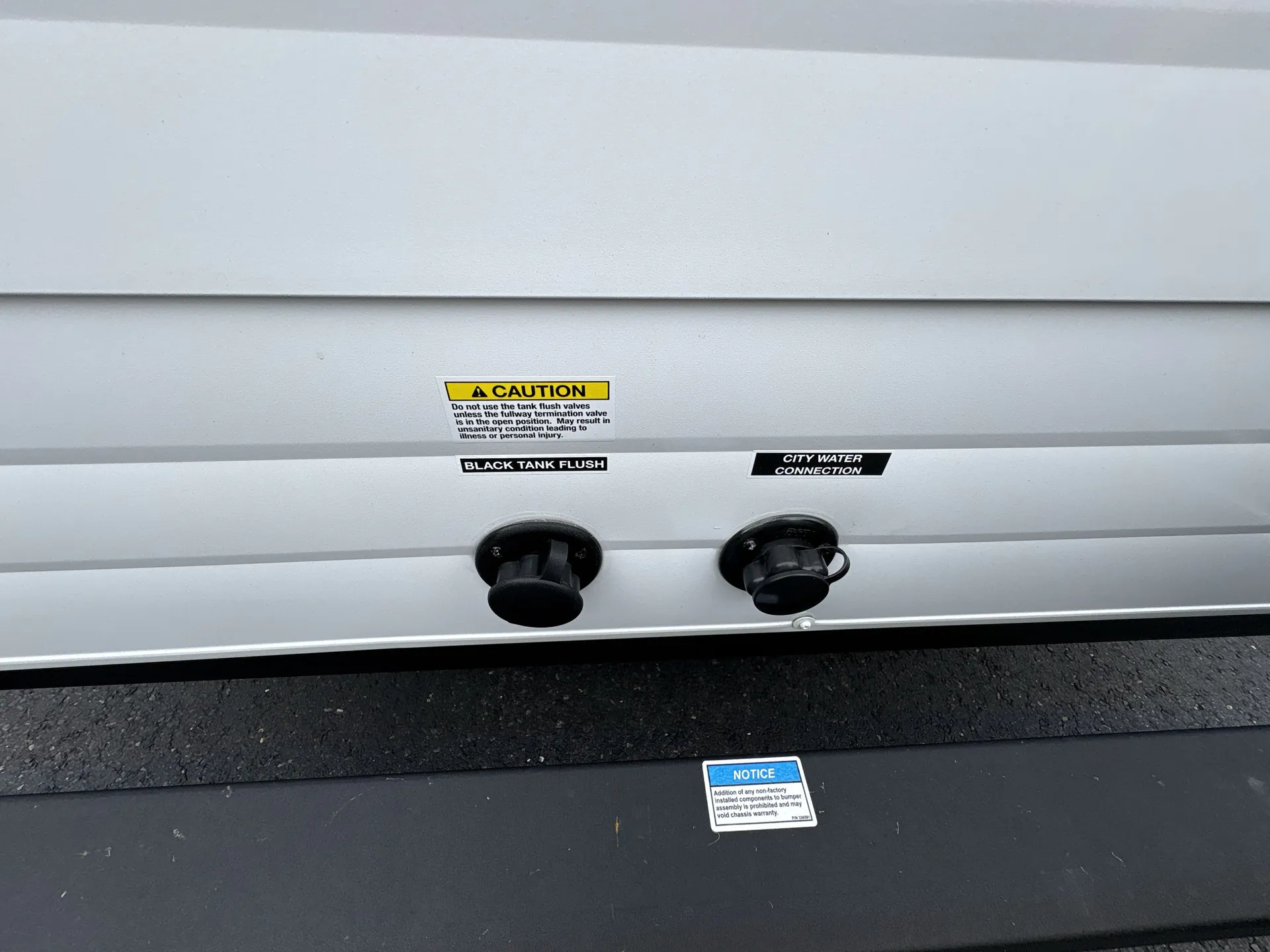 2027 Forest River Wildwood X-Lite 273QBXL — backside