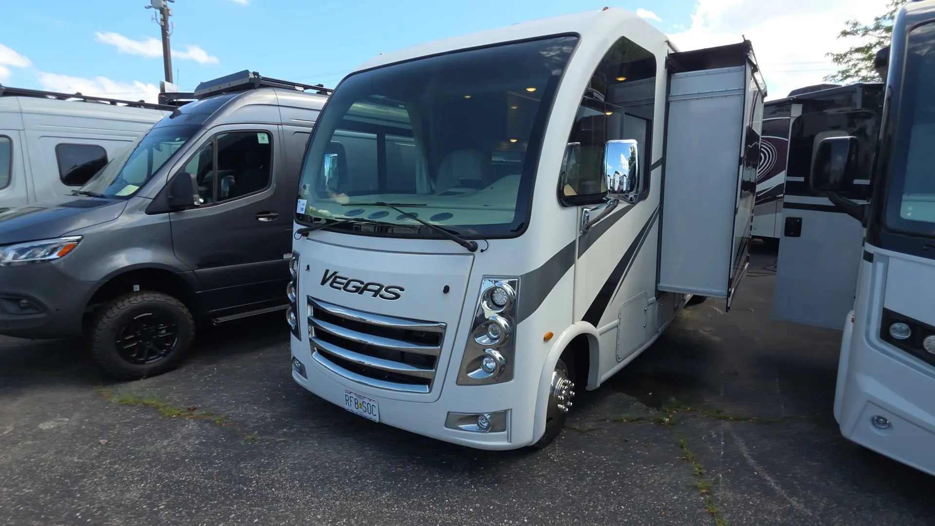 2022 Thor Motor Coach Vegas 24.1 - Photo 4