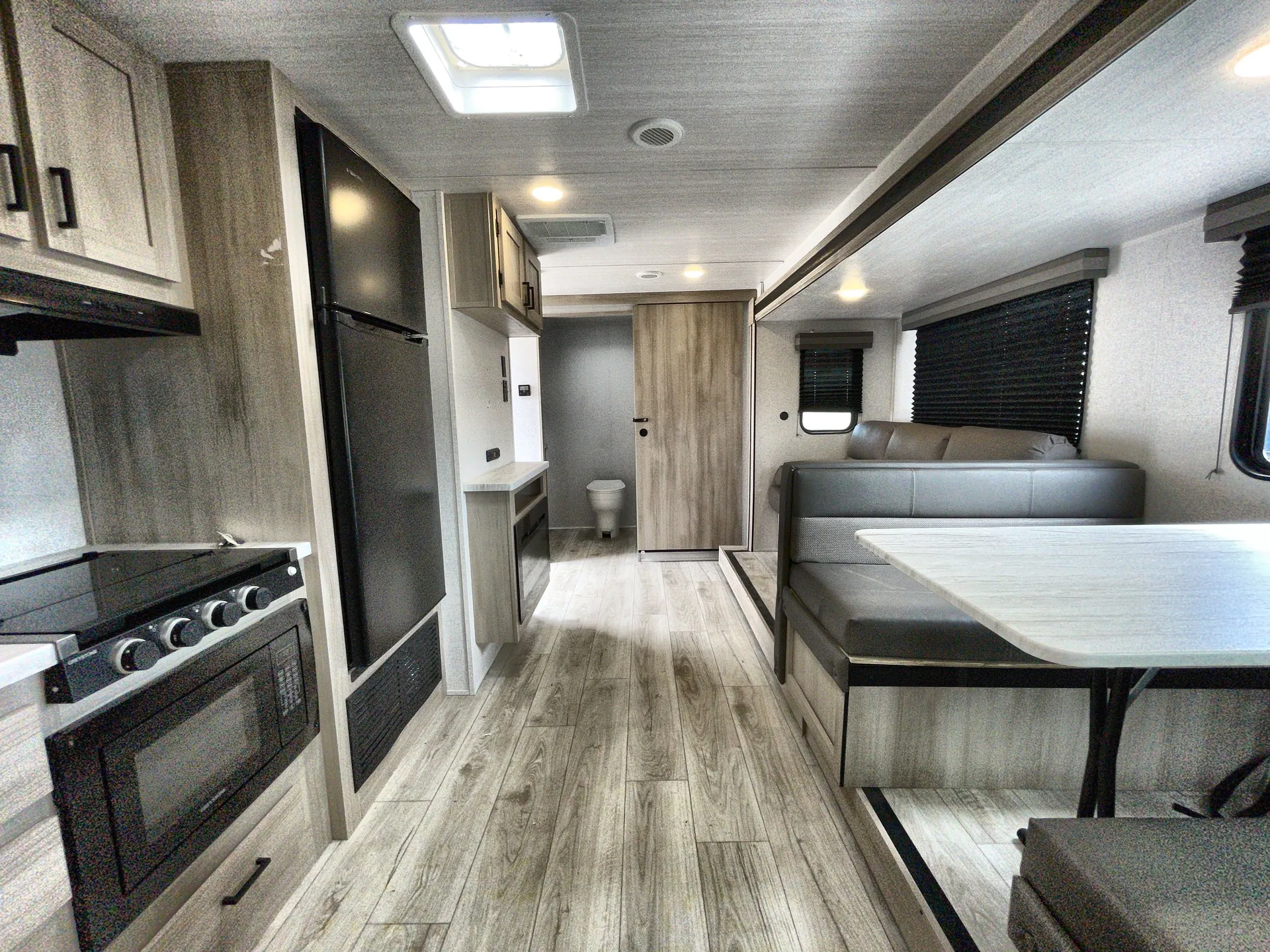2025 East to West Silver Lake 2600RB — living area main
