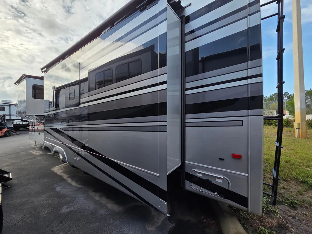 2026 Forest River Riverstone Legacy 43BFC, Photos photo 5