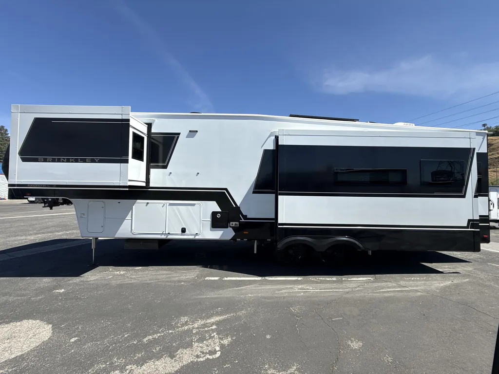 2026 Brinkley Model Z 3600, Photos photo 4