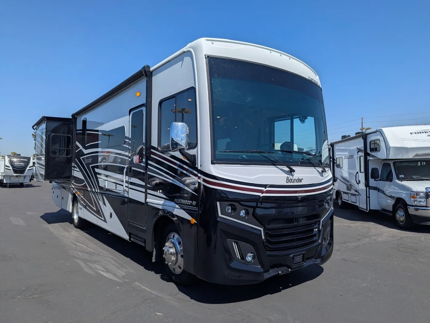 2026 Fleetwood Bounder 35K - Photo 2