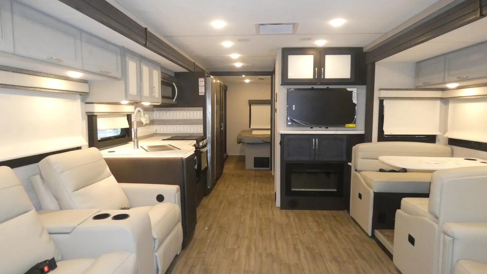 2026 Thor Motor Coach Indigo CC35 - Photo 2