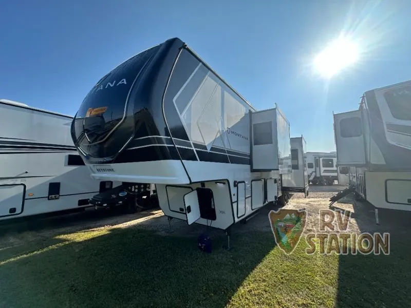 2026 Keystone Montana 3901RK - Photo 3