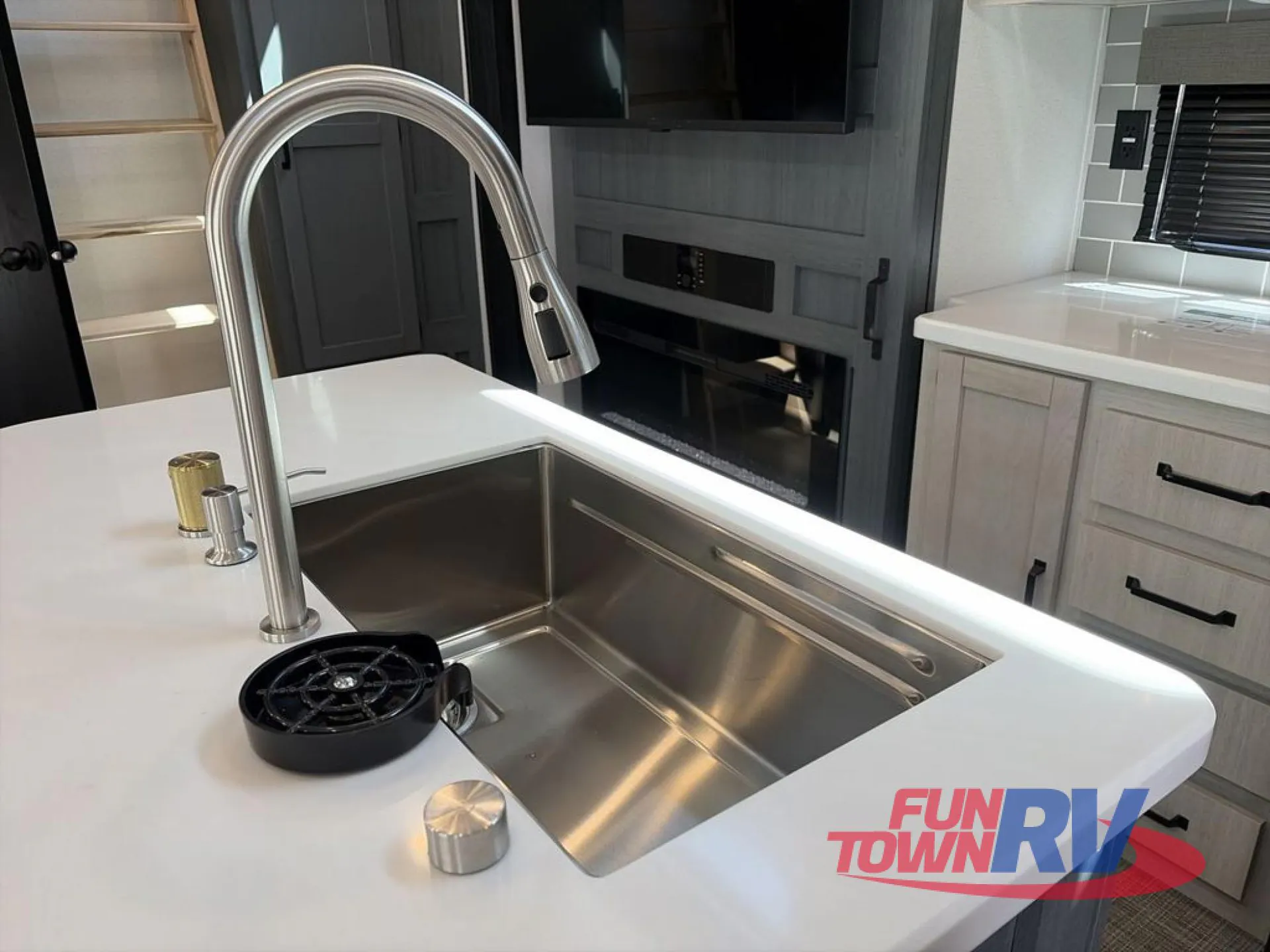 2026 Forest River Puma Vista 421LFT — Photo 7