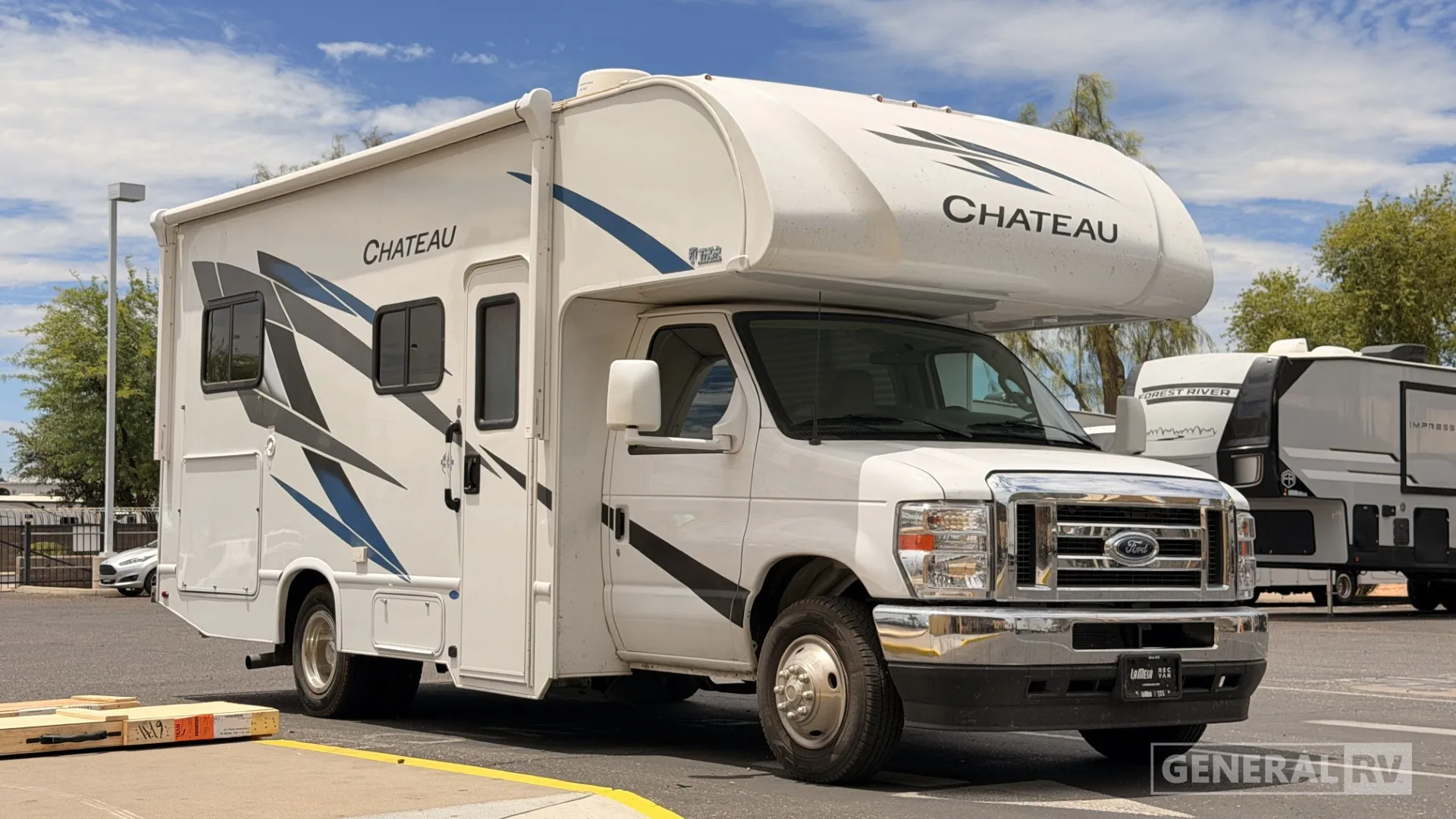 2025 Thor Motor Coach Chateau 21Z - Photo 2