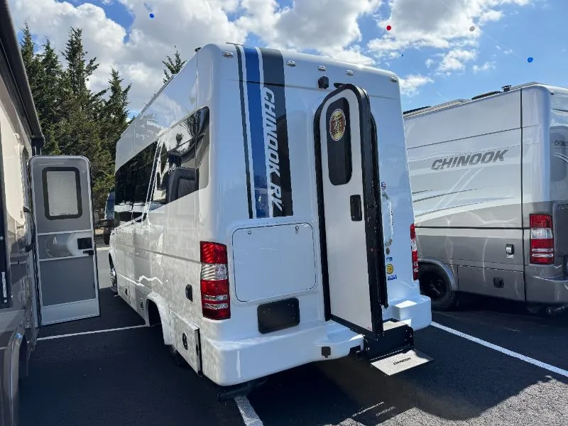 2025 Chinook RV Summit EB - Photo 3