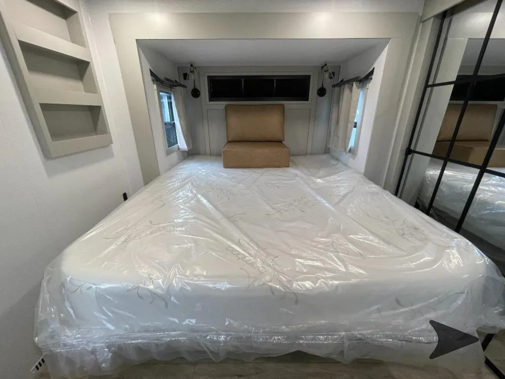 2026 Brinkley Model G 3950, Photos photo 59