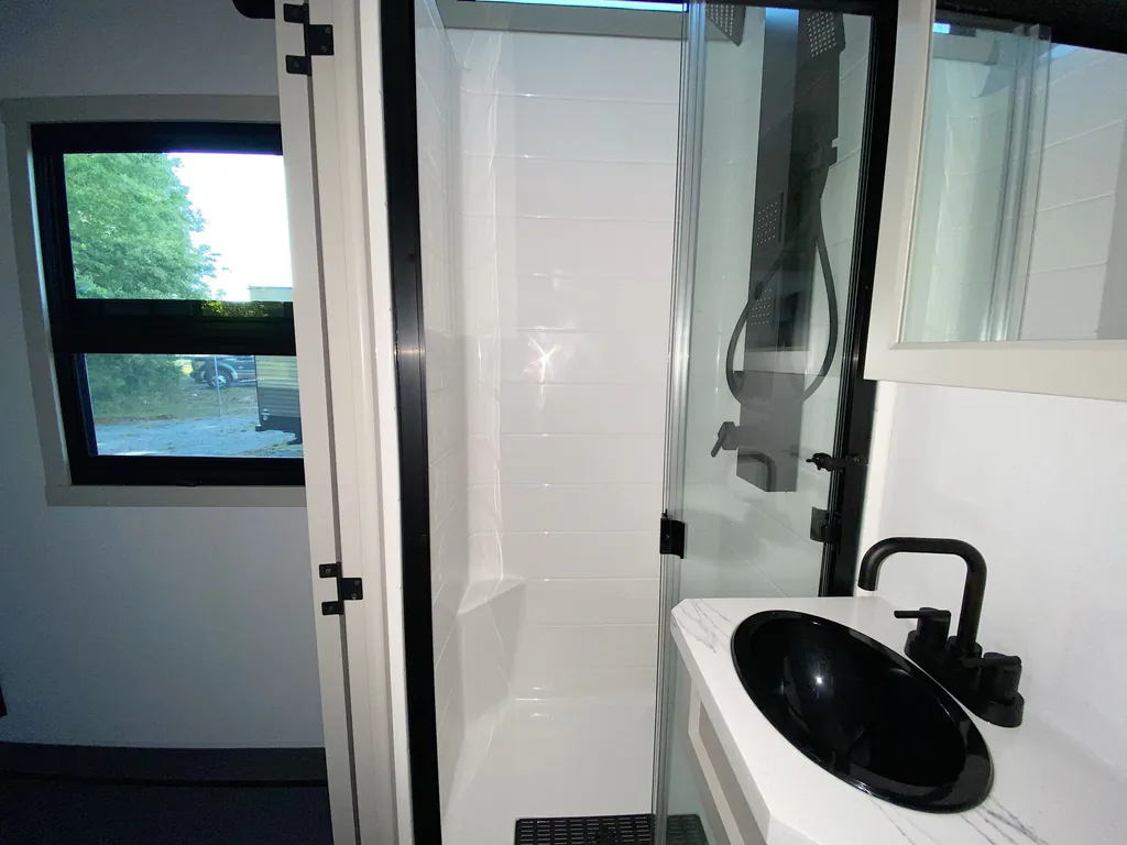 2026 Brinkley Model G 4170, Photos photo 29