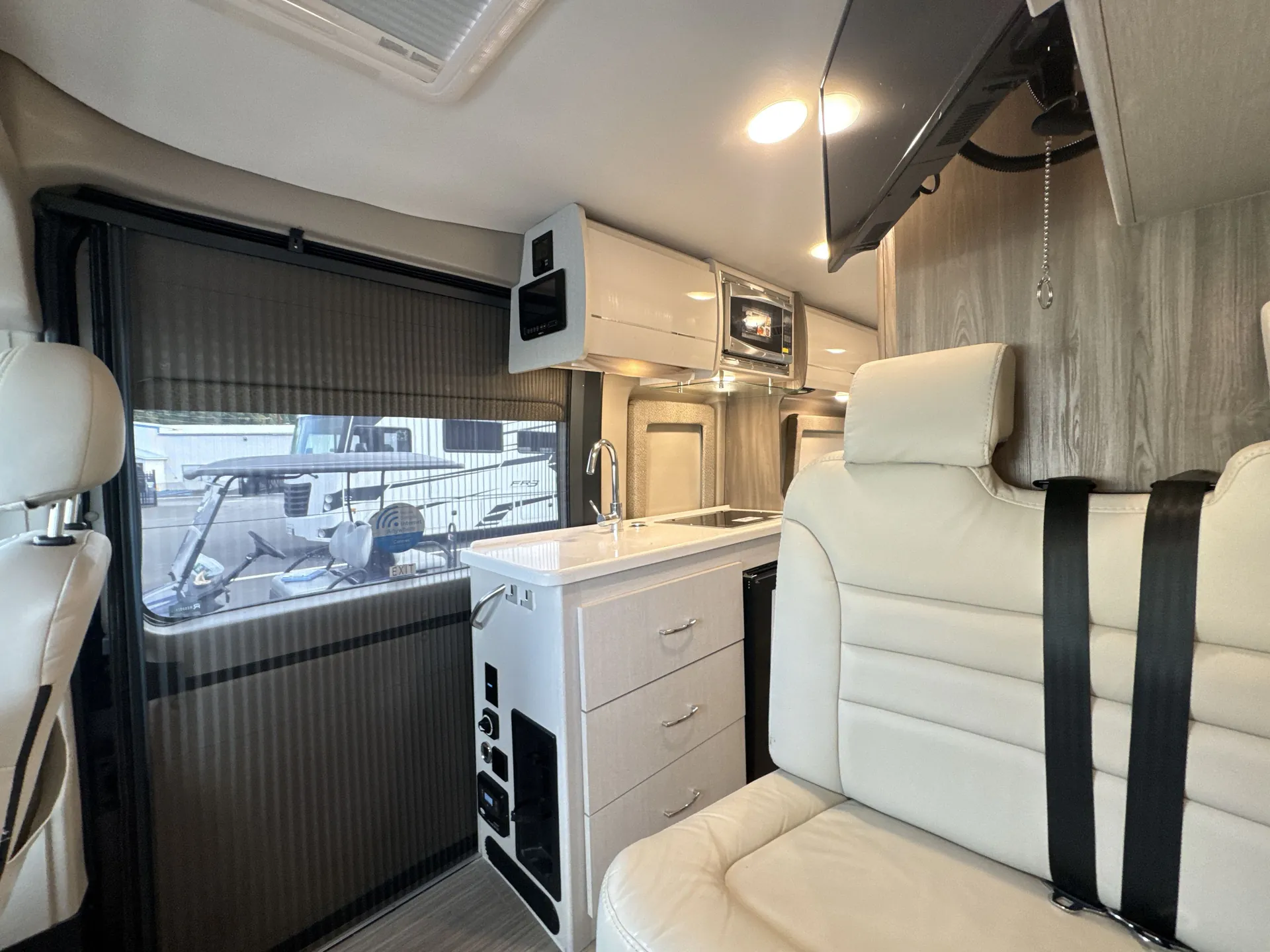 2021 Thor Motor Coach Tellaro 20AT — living area main